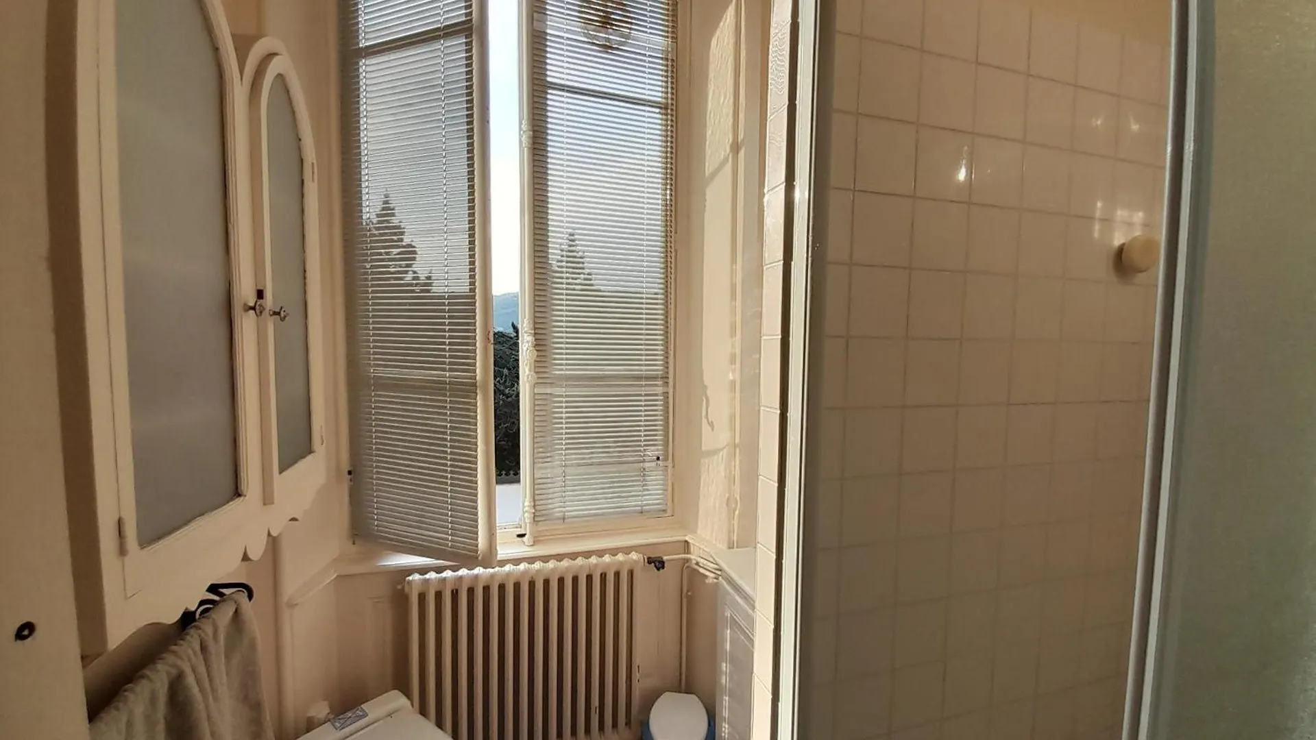 Suite Familiale Josephine A La Terrasse 2 A 4 Personnes Piscine Local Velos 罗纳河畔的图尔农 法国